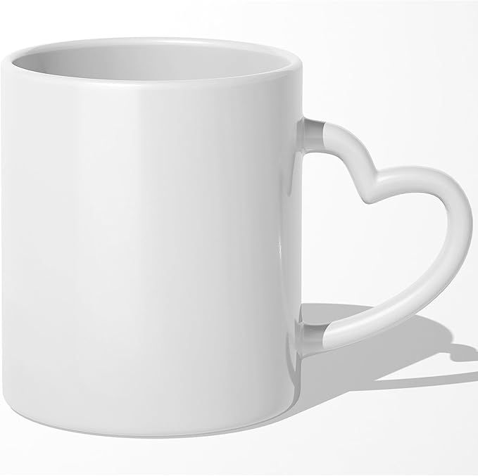 Personalisierte Tasse (330ml) mit romantischem Herzhenkel